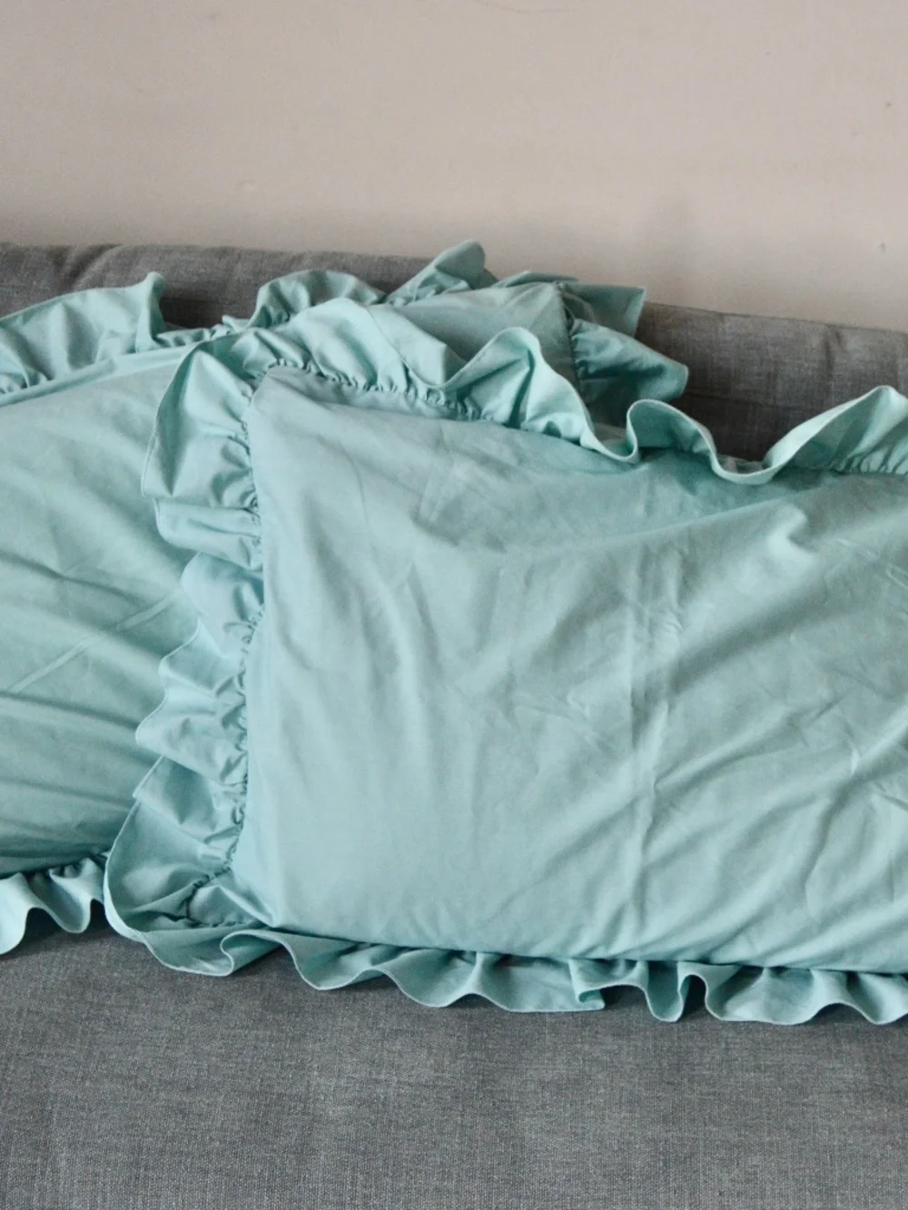 Set of 2 Vintage 1990s JCPenney teal ruffled pillowcases in great condition